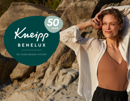 Derma Protect: vrouw smeert huidolie op been